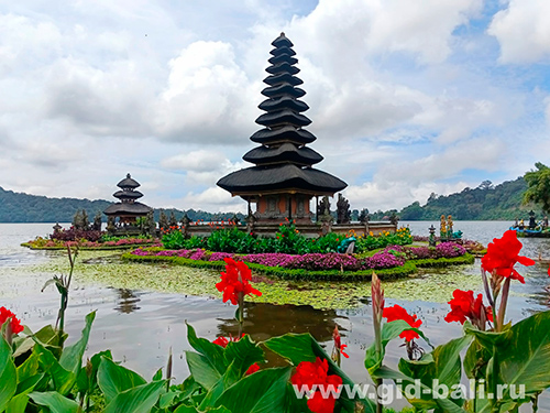 Храм Ulun Danu Beratan